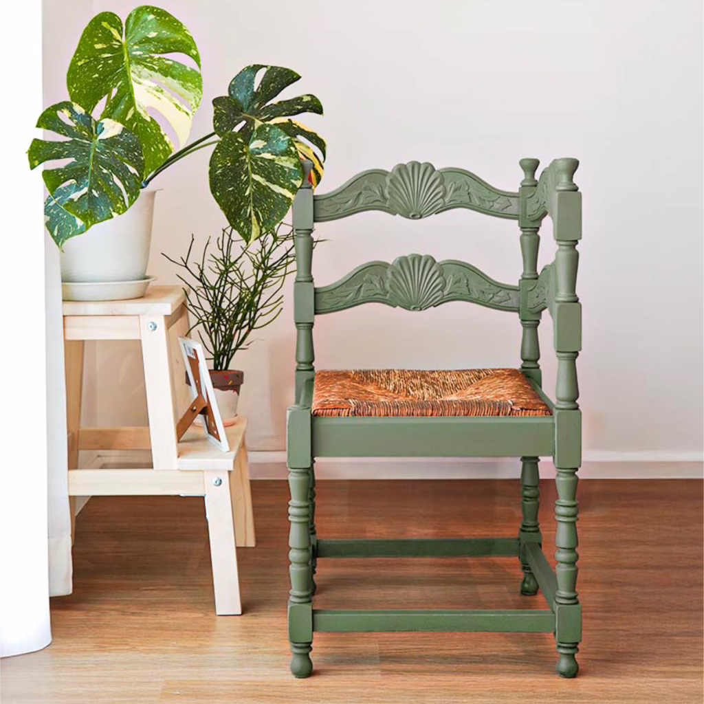 ไอเดีย DIY ทาสีเฟอร์นิเจอร์ ทาสีเก้าอี้ไม้ ด้วยเฉดสีเขียว Rosepine จาก Benjamin Moore เปลี่ยนเฟอร์นิเจอร์เดิมให้สวยเหมือนใหม่ สีทาง่าย ไม่มีกลิ่นฉุน Zero VOC