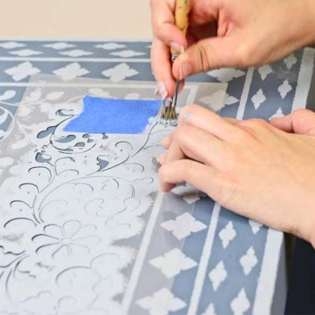 ไอเดีย DIY ทาสีโต๊ะ IKEA ใหม่ด้วยเทคนิค stencil ด้วยสี Benjamin Moore ไอเดียแต่งบ้านสวยด้วยสี ไอเดีย Ikea Hack