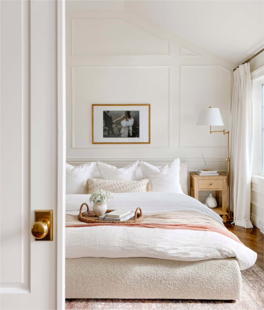 ห้องนอน ทาด้วยสีทาบ้านสีขาว Simply White สีขาวยอดนิยม จาก Benjamin Moore