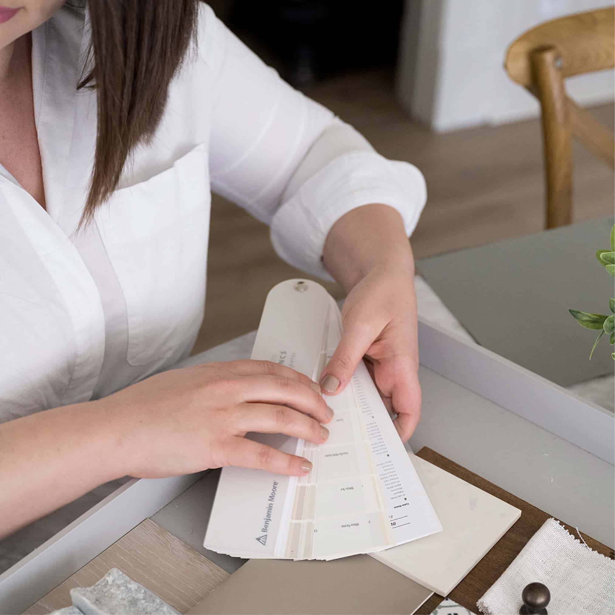benjamin-moore-our-services-color-experts ผู้เชี่ยวชาญให้คำปรึกษาการเลือกเฉดสีทาบ้าน Benjamin Moore